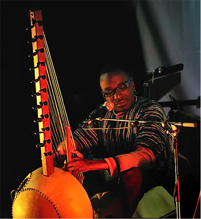Tidiane Dia, maître de la kora, en concert à l'IME Lelandais à Villeneuve-d'Ascq le 21 juillet 2018