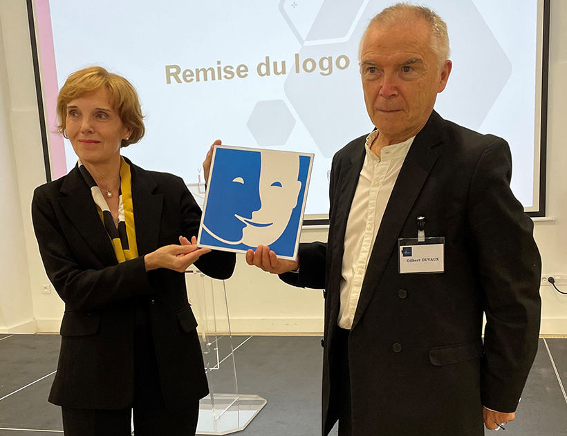 Anne Voituriez, maire de Loos et présidente du CCAS, et Gilbert Duvaux, membre du conseil d'administration de l'association Les Papillons Blancs de Lille